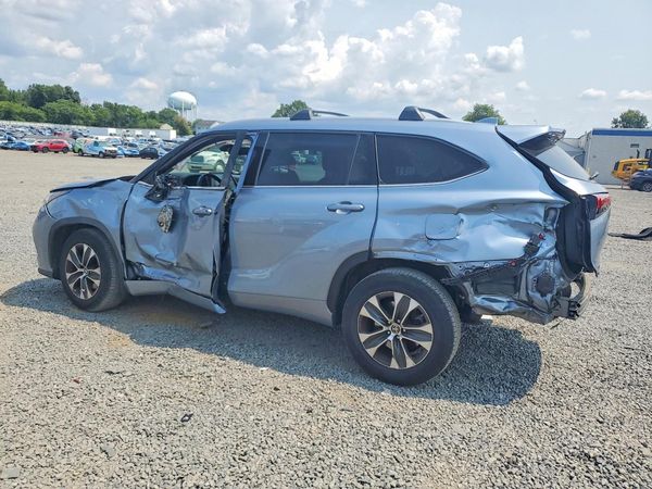 2022 TOYOTA HIGHLANDER XLE