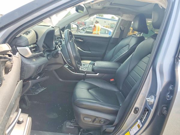 2022 TOYOTA HIGHLANDER XLE