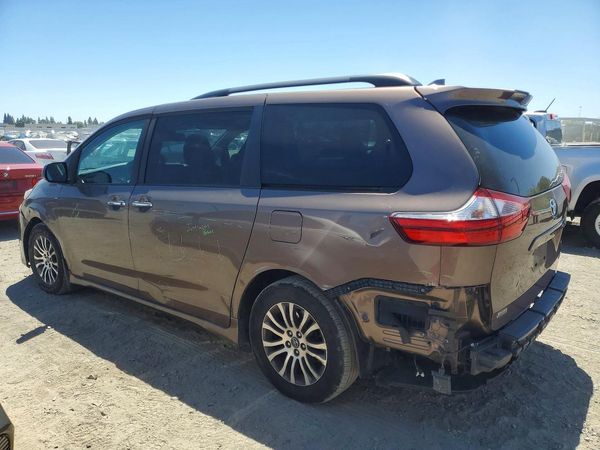 2018 TOYOTA SIENNA