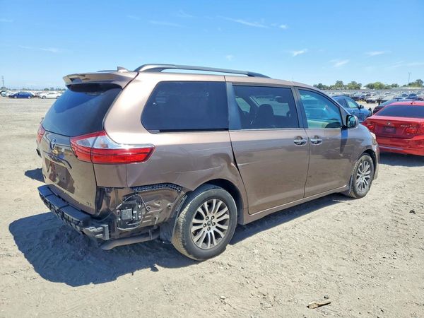 2018 TOYOTA SIENNA