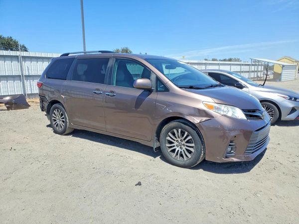 2018 TOYOTA SIENNA