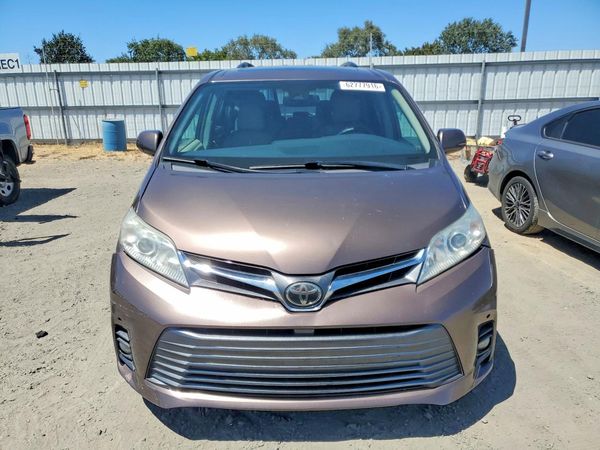 2018 TOYOTA SIENNA