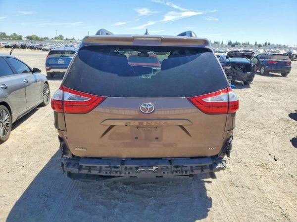 2018 TOYOTA SIENNA