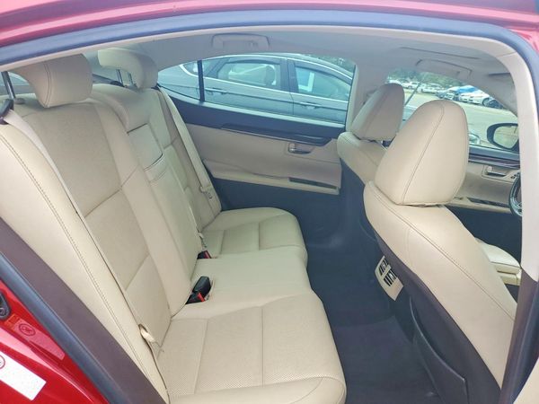 2016 LEXUS ES
