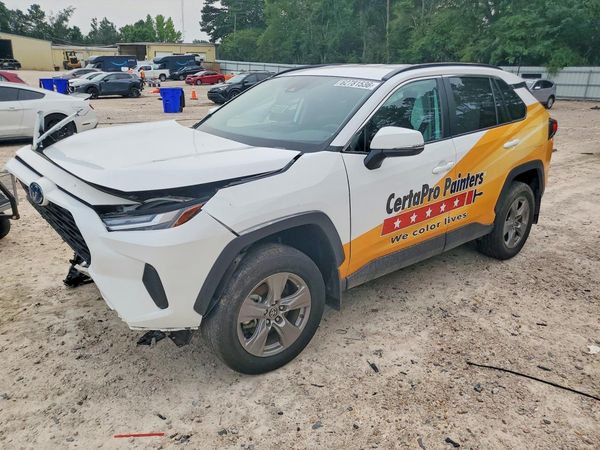 2024 TOYOTA RAV4 LE — Front 3/4