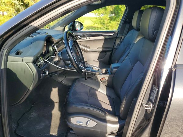 2019 PORSCHE MACAN