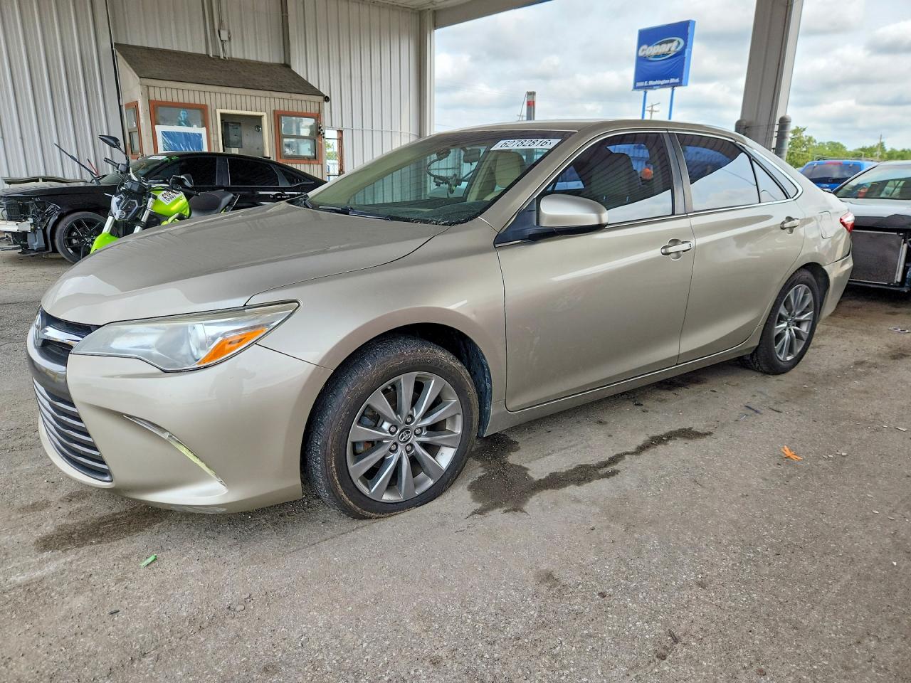 2017 TOYOTA CAMRY LE/SE/XLE/XSE — Front 3/4