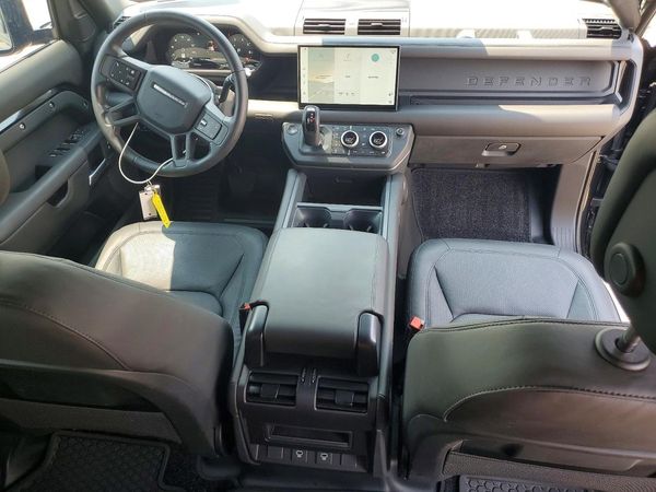 2025 LAND ROVER DEFENDER 110 X-Dynamic SE