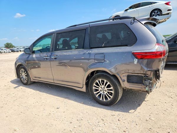 2020 TOYOTA SIENNA Q grade