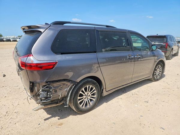 2020 TOYOTA SIENNA Q grade
