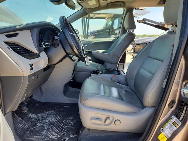 2020 TOYOTA SIENNA Q grade
