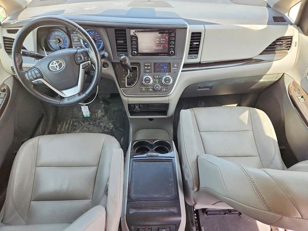 2020 TOYOTA SIENNA Q grade