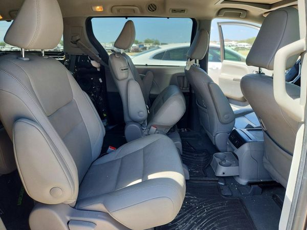 2020 TOYOTA SIENNA Q grade