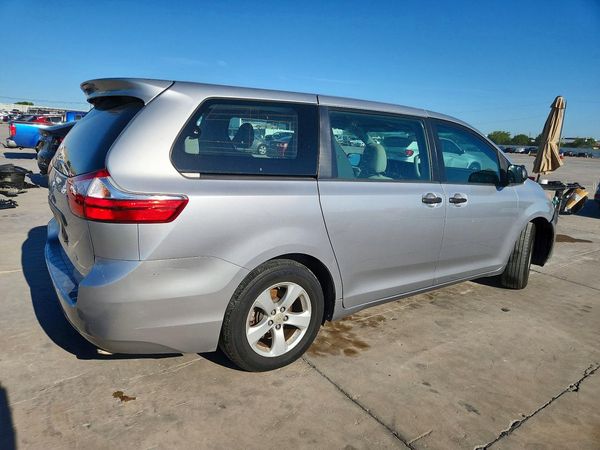 2017 TOYOTA SIENNA L