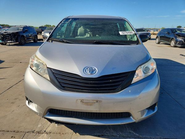2017 TOYOTA SIENNA L