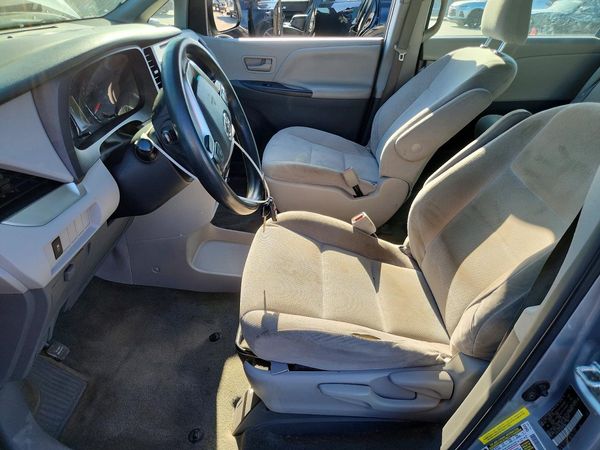 2017 TOYOTA SIENNA L