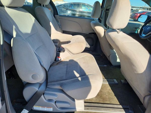 2017 TOYOTA SIENNA L
