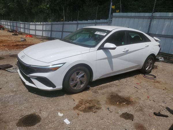 2024 HYUNDAI ELANTRA SE