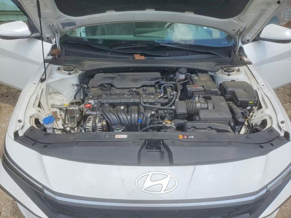2024 HYUNDAI ELANTRA SE