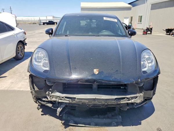 2015 PORSCHE MACAN