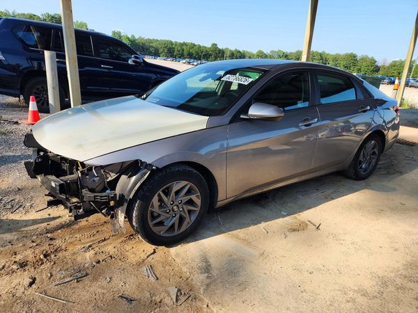2024 HYUNDAI ELANTRA