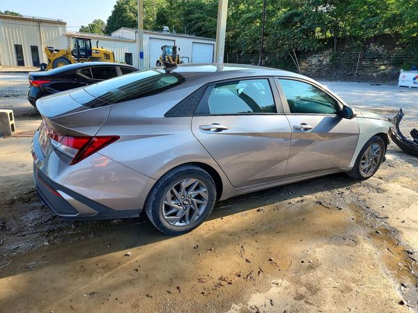 2024 HYUNDAI ELANTRA