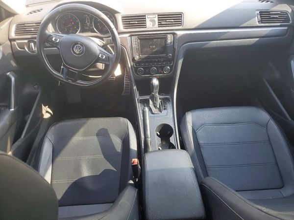 2017 VOLKSWAGEN PASSAT
