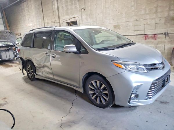 2019 TOYOTA SIENNA