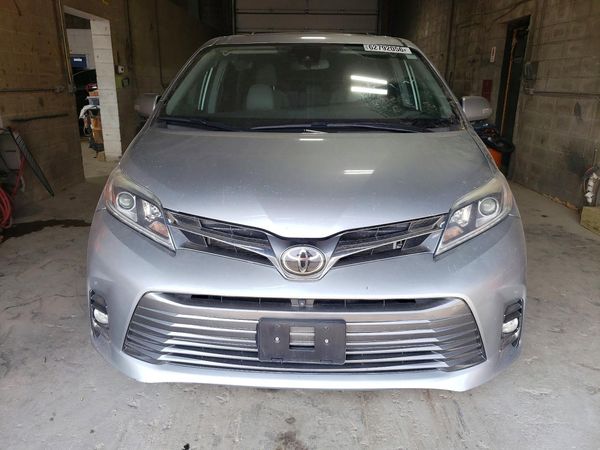2019 TOYOTA SIENNA