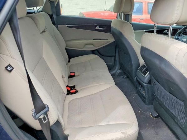 2017 KIA SORENTO L, LX