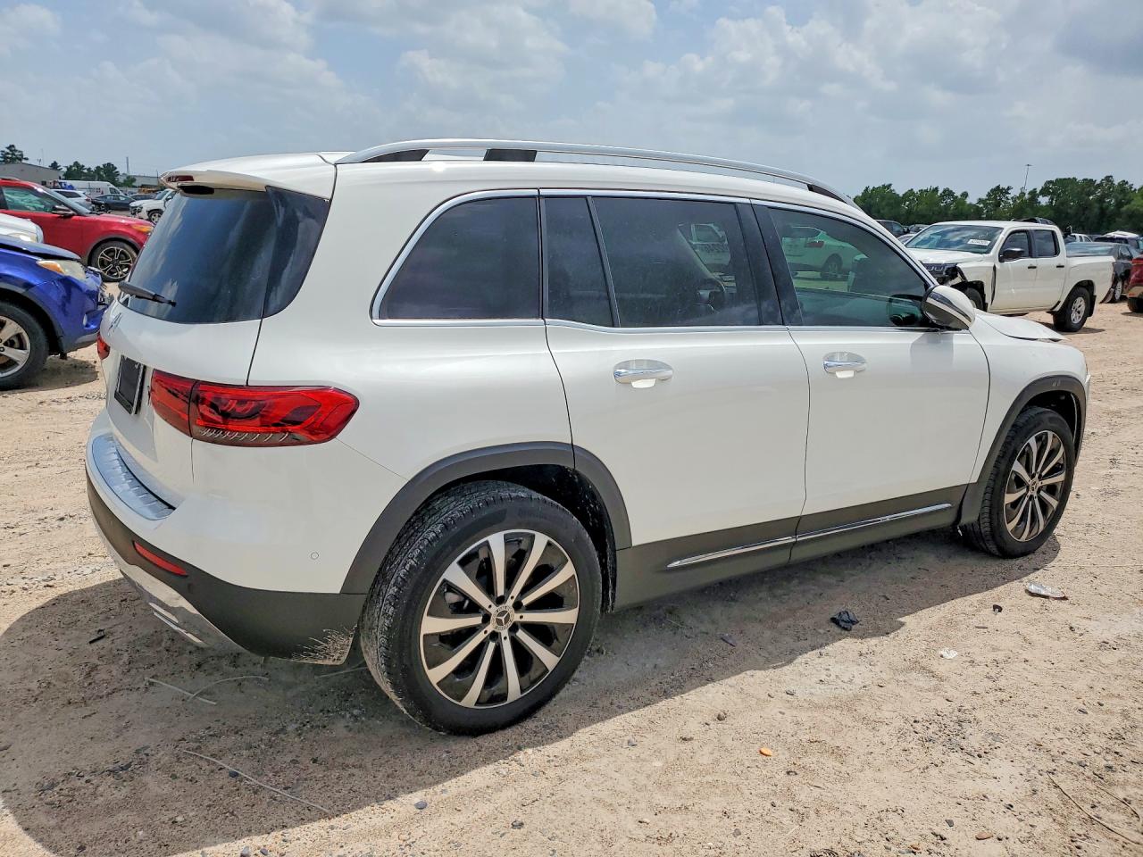 2023 MERCEDES-BENZ GLB GLB250