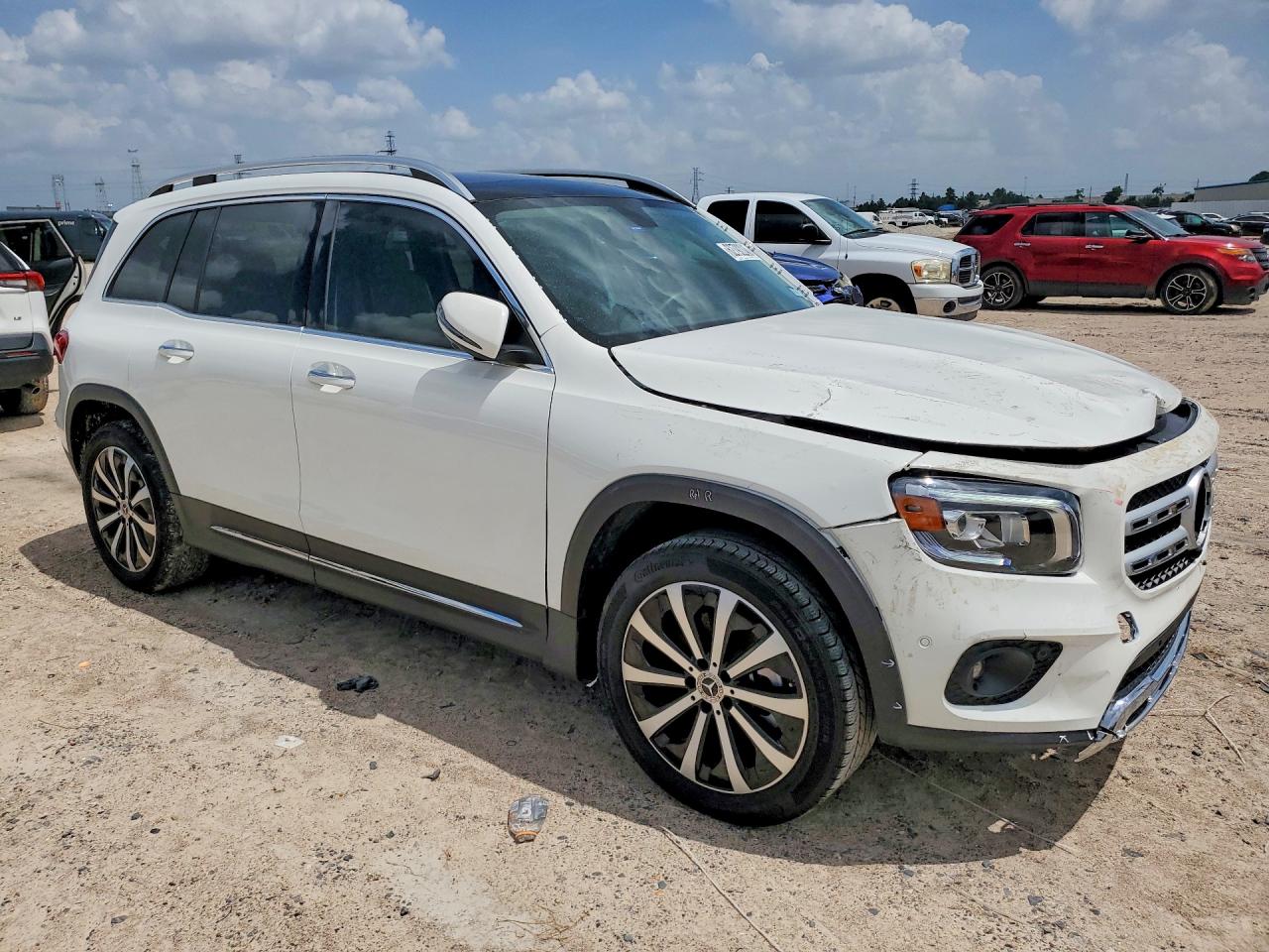2023 MERCEDES-BENZ GLB GLB250