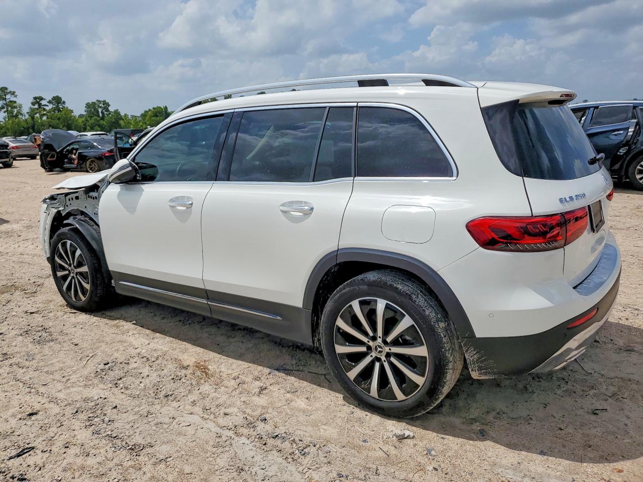 2023 MERCEDES-BENZ GLB GLB250
