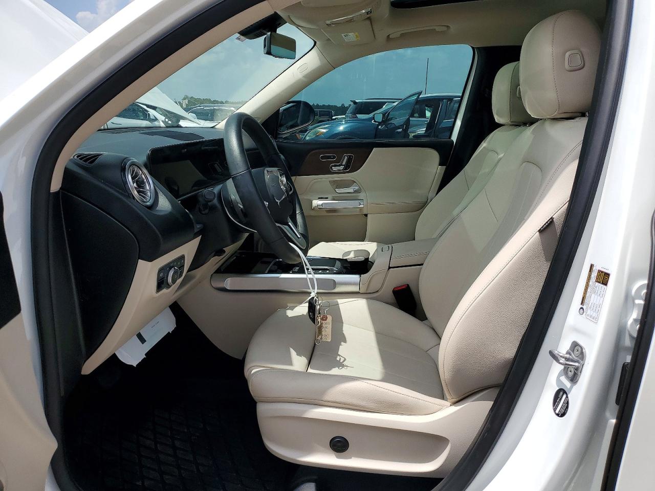 2023 MERCEDES-BENZ GLB GLB250