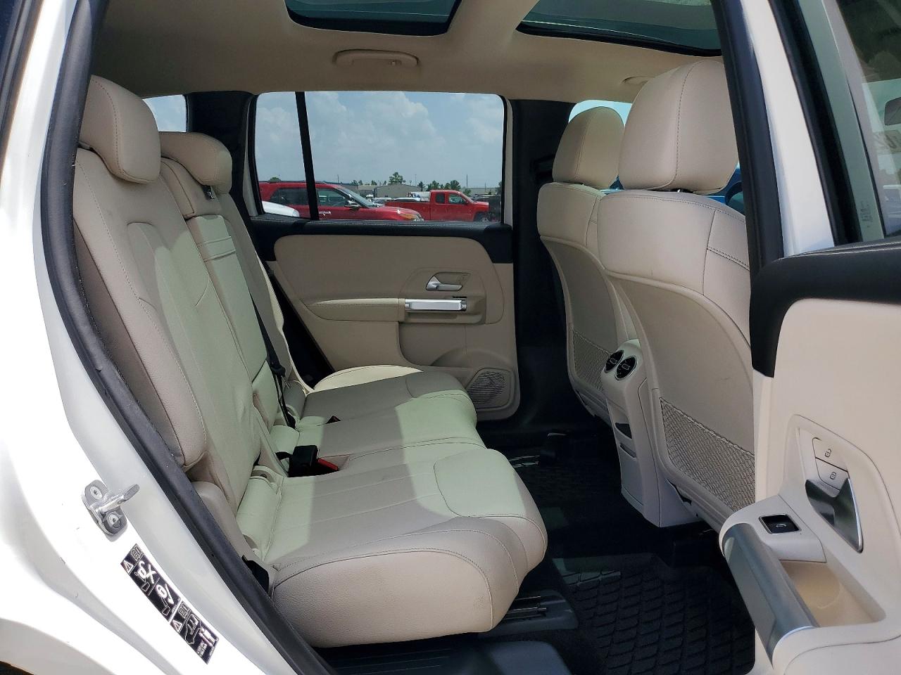 2023 MERCEDES-BENZ GLB GLB250