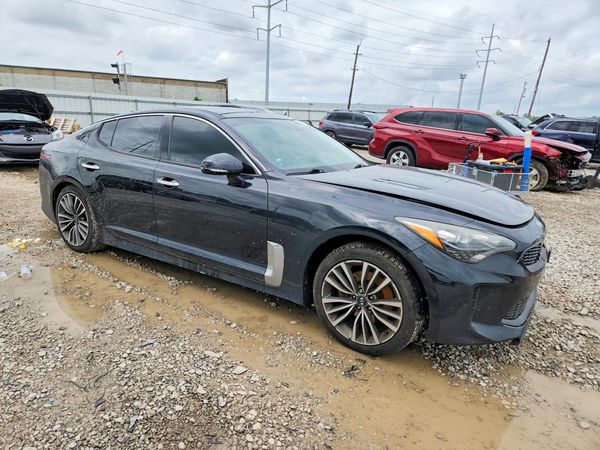 2018 KIA STINGER Premium