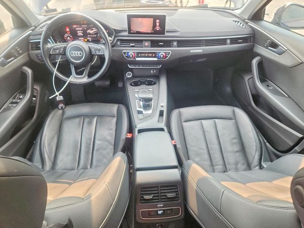 2017 AUDI A4 quattro Premium