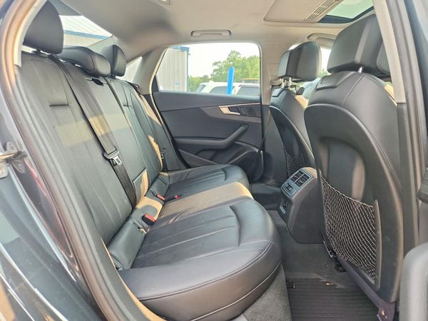 2017 AUDI A4 quattro Premium