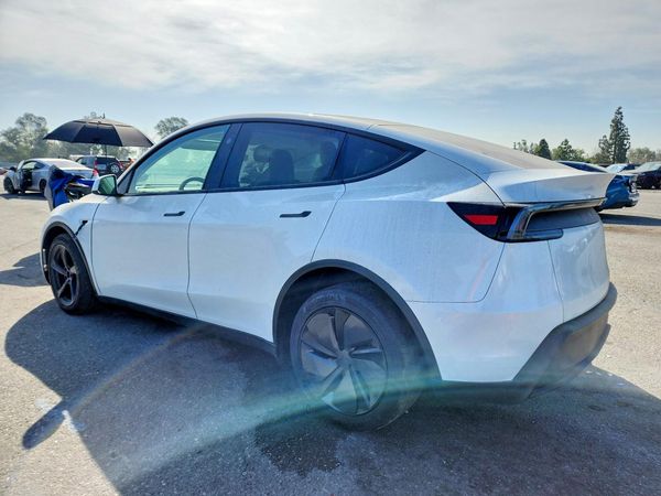 2026 TESLA MODEL Y
