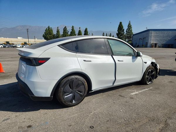 2026 TESLA MODEL Y