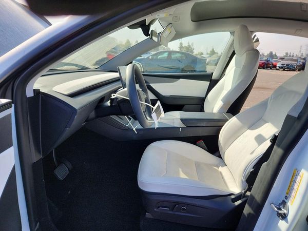2026 TESLA MODEL Y