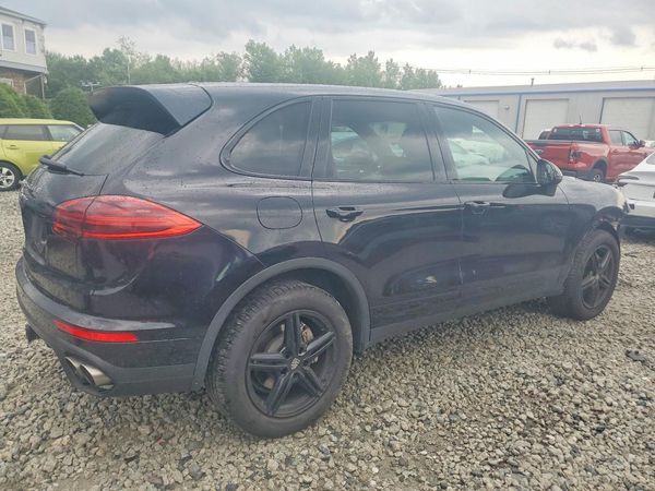 2015 PORSCHE CAYENNE