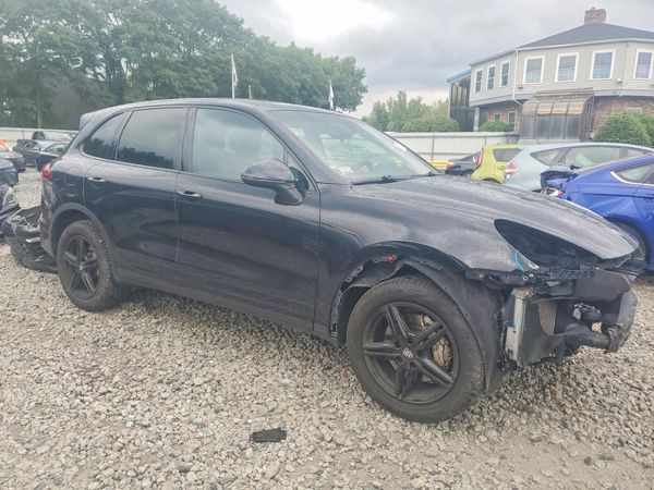 2015 PORSCHE CAYENNE