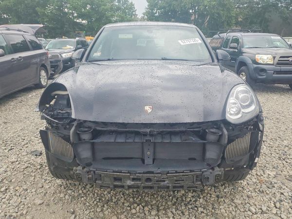 2015 PORSCHE CAYENNE