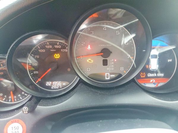2015 PORSCHE CAYENNE