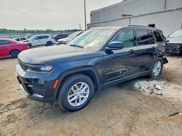 2025 JEEP CHEROKEE Laredo, Altitude — Front 3/4