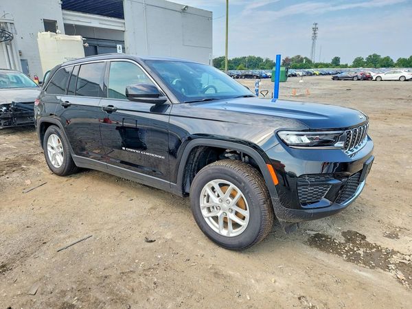 2025 JEEP CHEROKEE Laredo, Altitude — Passenger 3/4