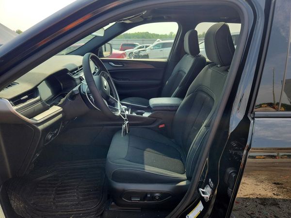 2025 JEEP CHEROKEE Laredo, Altitude — DENT