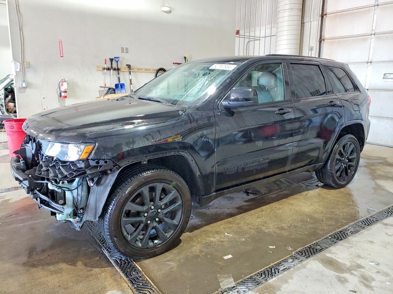2018 JEEP GRAND CHEROKEE LAREDO 4X4