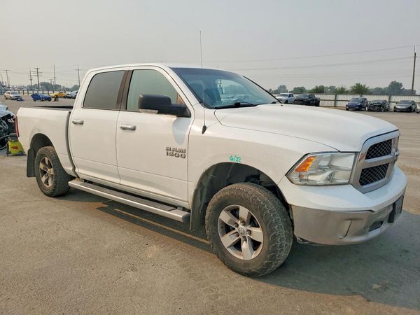 2016 RAM 1500 SLT CREW CAB 4X4